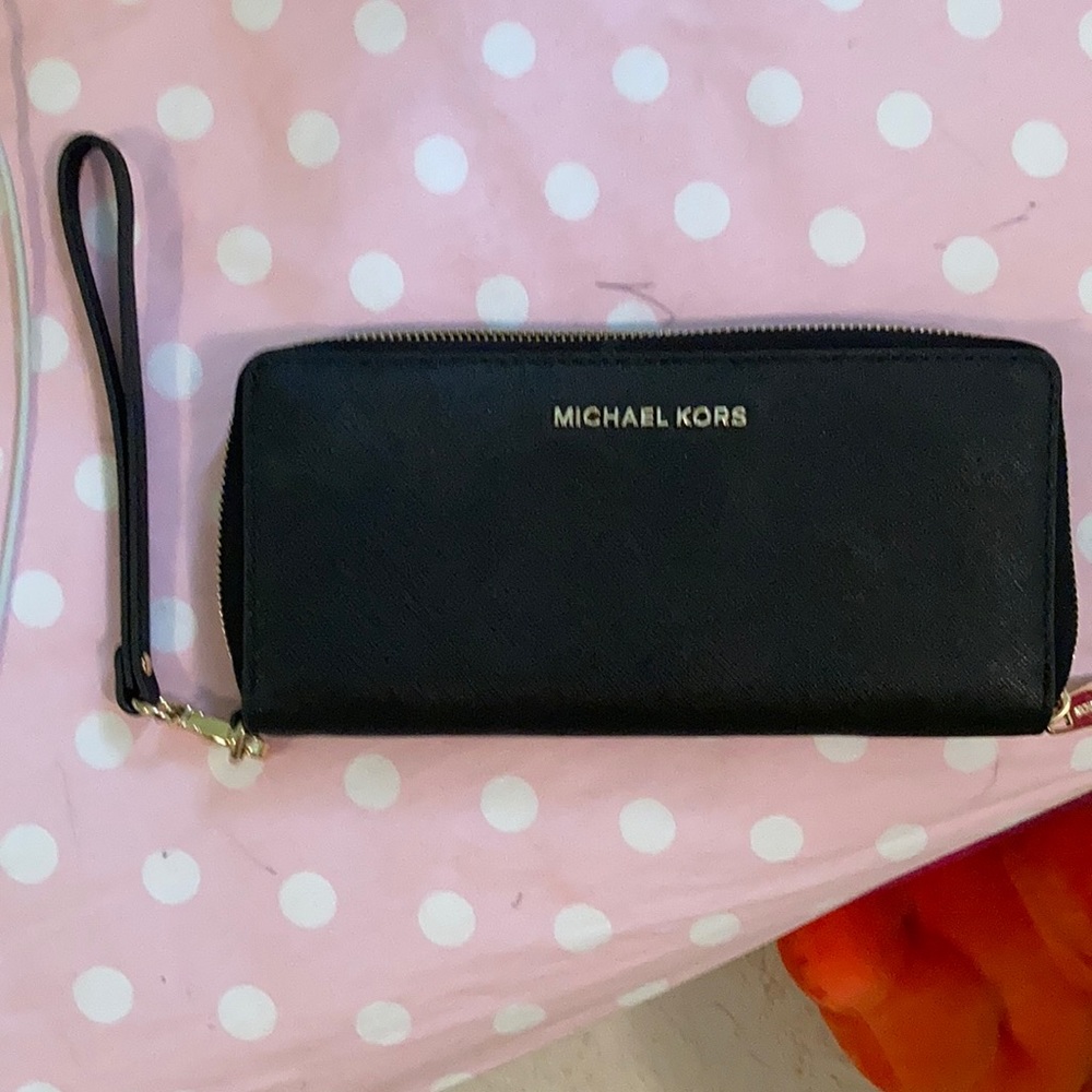 Michael kors continental wristlet